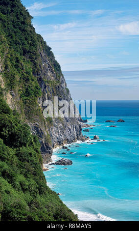 Chingshi les falaises de l'océan sont les plus hautes falaises côtières à Taiwan. Banque D'Images