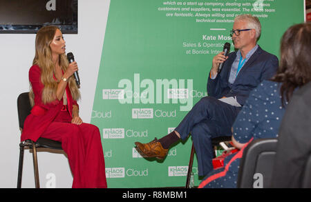 Lauren Le pape assiste à l'entreprise Le Show 2018 à l'Excel de Londres pour une interview en direct au cours de laquelle elle partage ses propres affaires personnelles le voyage et l'incroyable succès qu'une personne d'influence des médias sociaux avec : Lauren Pope Où : London, Royaume-Uni Quand : 15 Nov 2018 Credit : Phil Lewis/WENN.com Banque D'Images