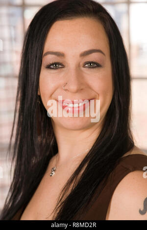 Pretty Young Woman smiling at Camera, USA Banque D'Images