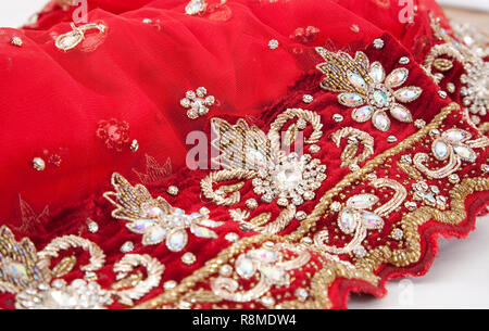 Mariage Saree rouge avec broderie détaillées Banque D'Images