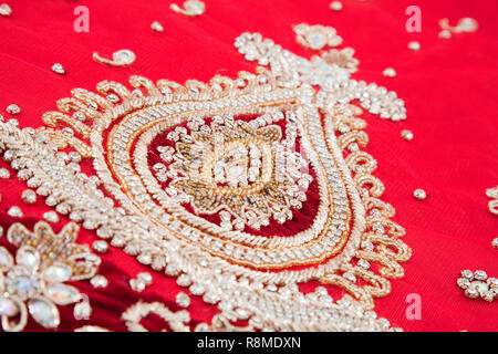 Mariage Saree rouge avec broderie détaillées Banque D'Images