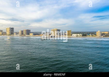 Vue aérienne de sunrise à Daytona Beach, en Floride Banque D'Images