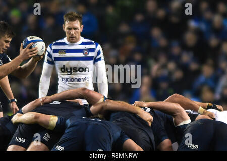 Aviva Stadium de Dublin, Irlande. Le 15 décembre, 2018. European Champions Cup match de rugby, Leinster vs Bath. Luc McGrath (gauche) de Leinster au cours de la mêlée. Credit : ASWphoto/Alamy Live News Banque D'Images