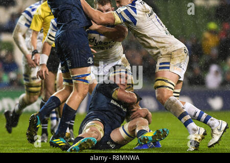 Aviva Stadium de Dublin, Irlande. Le 15 décembre, 2018. European Champions Cup match de rugby, Leinster vs Bath. Rhys Ruddock (sièges vers le bas) de Leinster en action. Credit : ASWphoto/Alamy Live News Banque D'Images