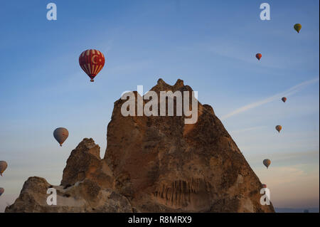 La Cappadoce, Cappadoce, Turquie, Turquie. 18 Sep, 2018. Vu les ballons au-dessus de la formations rocheuses inhabituelles de Cappadoce, Turquie anatolienne.La Cappadoce en Turquie est connu comme le pays des beaux chevaux au coeur de la Turquie anatolienne. Crédit : John Wreford SOPA/Images/ZUMA/Alamy Fil Live News Banque D'Images