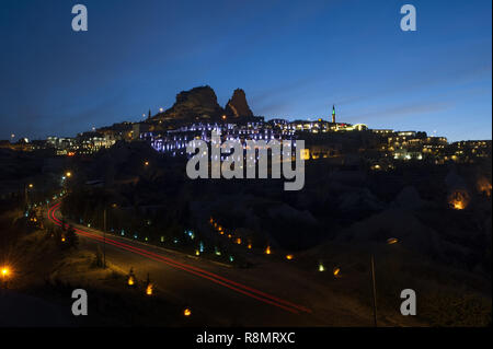 La Cappadoce, Cappadoce, Turquie, Turquie. 18 Sep, 2018. La ville de Cappadoce Uçhisar vu la nuit dans la région de l'Anatolie turque.La Cappadoce en Turquie est connu comme le pays des beaux chevaux au coeur de la Turquie anatolienne. Crédit : John Wreford SOPA/Images/ZUMA/Alamy Fil Live News Banque D'Images