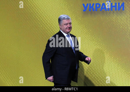 Kiev, Ukraine. Dec 16, 2018. Le Président ukrainien Porochenko arrive à une conférence de presse à Kiev. Crédit : Pavlo Gonchar SOPA/Images/ZUMA/Alamy Fil Live News Banque D'Images