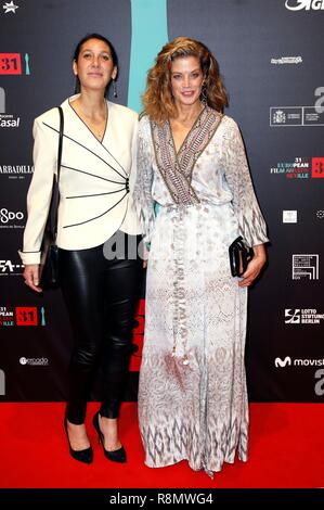 Emily Atef et Marie Baumer lors de la présentation du 31e Prix du Cinéma Européen 2018 au Teatro de la Maestranza. Sevilla, 15.12.2018 | Le monde d'utilisation Banque D'Images