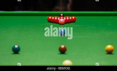 Glasgow, Royaume-Uni. 14Th Dec 2018. Betvictor Home Nations Series finale écossais entre Shaun Murphy (NIR) vs Mark Allen (FRA). Action de la session du soir avec Mark Allen en indiquant la session 5-3 de l'avant (Best of 17) Crédit : Colin Poultney/Alamy Live News Banque D'Images