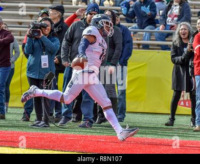 Albuquerque, Nouveau Mexique. Le 15 décembre, 2018. L'Utah State Aggies wide receiver Aaren Vaughns (11)anthère scores touchdown en première moitié de la 13e édition de la New Mexico Bowl entre North Texas Mean Green et Utah State Aggies sur terrain de la succursale à Dreamstyle Stadium à Albuquerque, Nouveau Mexique. L'image de crédit Ã' © Lou Novick/Cal Sport Media/Alamy Live News Banque D'Images