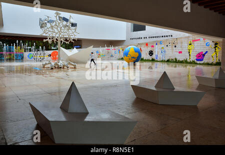 Le Musée des sciences interactif avec des expositions, des technologies de pointe et le multimédia. Pavillon de la connaissance (Pavilhao n'Conhecimentois) Banque D'Images