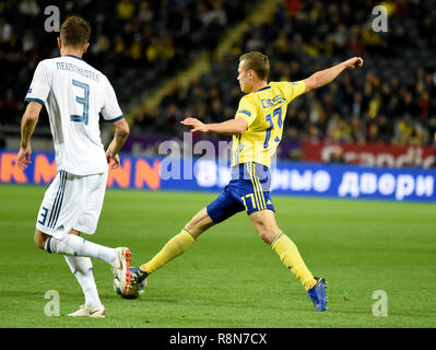 Solna, Suède - le 20 novembre 2018. Défenseur de l'équipe nationale de la Russie et la Suède Neustaedter romain le milieu de terrain de l'équipe nationale Viktor Claesson pendant l'UEFA Nat Banque D'Images