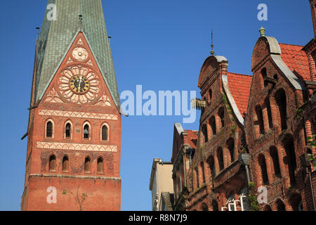 Square Am Sande, maisons anciennes, Église et Johannis, Lüneburg, Lunebourg, Basse-Saxe, Allemagne, Europe Banque D'Images