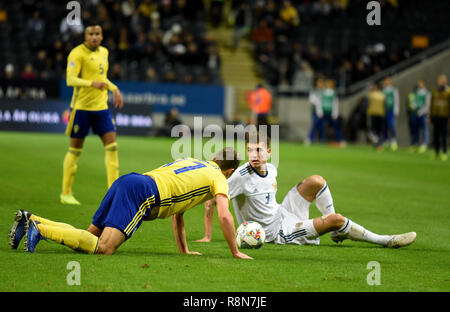 Solna, Suède - le 20 novembre 2018. Défenseur de l'équipe nationale de la Russie et la Suède Neustaedter romain le milieu de terrain de l'équipe nationale Viktor Claesson pendant l'UEFA Nat Banque D'Images