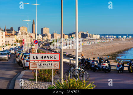 Panneau d'entrée du Havre, Normandie, France. Depuis 2005, le centre-ville du Havre a été déclaré site du patrimoine mondial de l'UNESCO. Banque D'Images