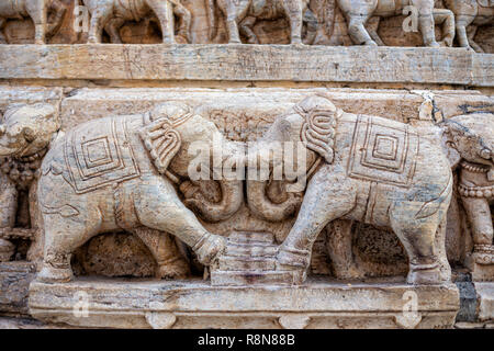 Jagdish Temple détail dans Udaipur, Rajasthan Inde Banque D'Images