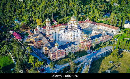 Athos Travel fait l'Abkhazie, Monastère de Saint Simon le Cananéen vue aérienne ville-station Gagra, Abkhazie, Géorgie Banque D'Images