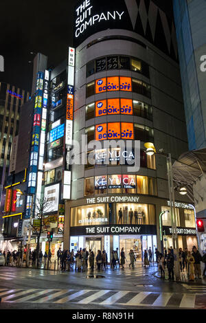 La zone commerçante de Shinjuku la nuit, Tokyo, Japon Banque D'Images