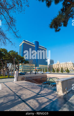 Bakou/Azerbaïdjan - 27 novembre, 2018. Bâtiment moderne de l'hôtel Hilton Banque D'Images