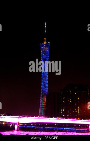 Canton tower, Guangzhou, Chine skyline sur la rivière des Perles Banque D'Images