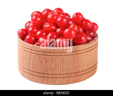 Dans petits fruits rouges mûrs viburnum un bol en bois isolé sur fond blanc Banque D'Images