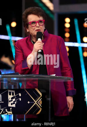 Billie Jean King reçoit son prix de réalisation de temps de la vie au cours de la BBC Sports Personality of the Year 2018 à Birmingham Arena de Genting. Banque D'Images