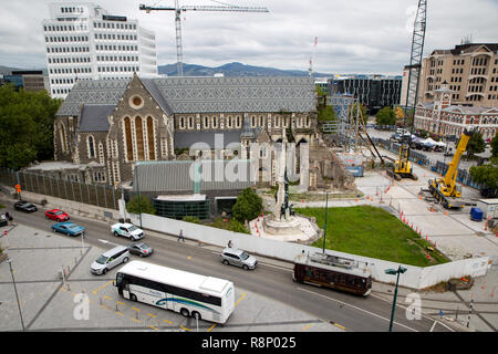 Christchurch, Nouvelle-Zélande - 16 décembre 2018 : les grues de construction autour de la Cathédrale de Christchurch sont prêts à démonter pour la réparation et restorati Banque D'Images