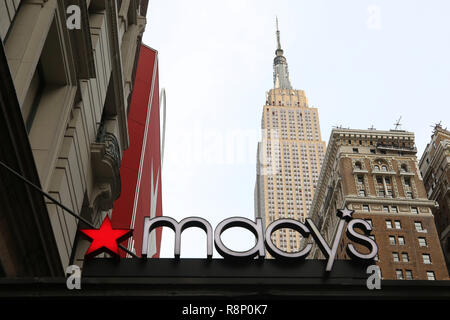 Signer chez Macy's Herald Square sur Broadway à Manhattan Banque D'Images