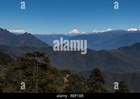 L'Himalaya à partir du haut du col Dorchula, Bhoutan Banque D'Images