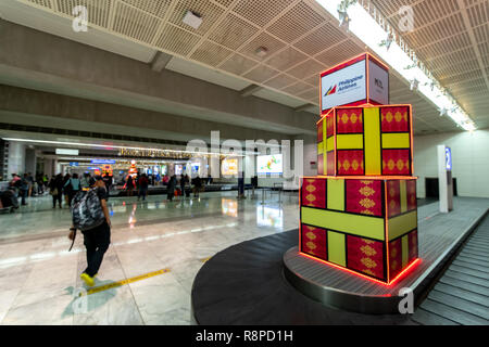 Nov 23, 2018 personnes en attente bagages sur le terminal de l'aéroport NAIA 2, Metro Manila, Philippines Banque D'Images