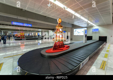 Nov 23, 2018 personnes en attente bagages sur le terminal de l'aéroport NAIA 2, Metro Manila, Philippines Banque D'Images