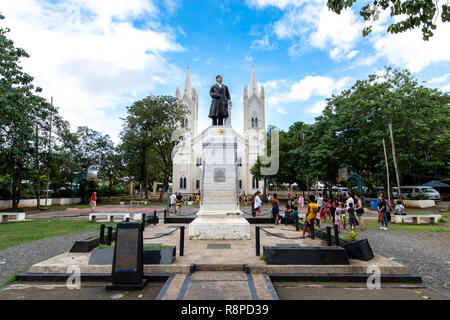 Nov 23, 2018 touriste qui visite la cathédrale de l'Immaculée Conception à Puerto Princesa City, Palawan, Philippines Banque D'Images