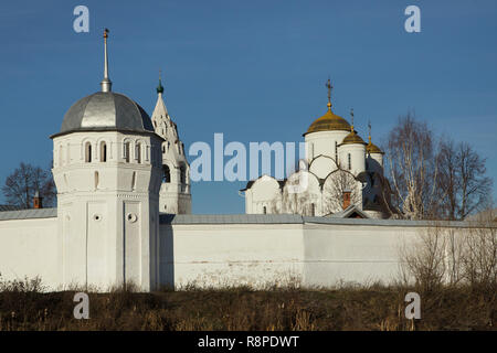 Monastère Monastère Pokrovsky (intercession) avec la Cathédrale de l'Intercession (1518) à Suzdal, la Russie. Banque D'Images