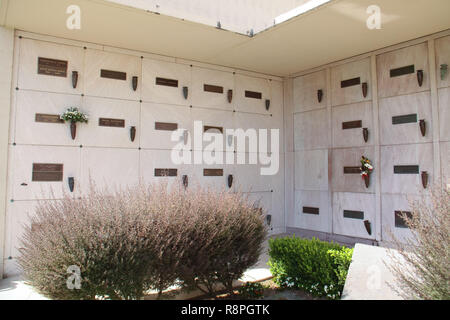 10/28/09 'Marilyn Monroe' Pierre @ West Village Memorial Park, à Los Angeles Photo par Izumi Hasegawa/HNW / PictureLux après la mort d'une overdose dans ce qui était un suicide apparent le 5 août 1962, Marilyn Monroe fut enterré trois jours plus tard à Westwood Village Memorial Cemetery à Los Angeles, CA. Les arrangements funéraires ont été traités par Joe DiMaggio. Marilyn Monroe demeure terrestre sont inhumés dans la crypte numéro 24 dans le couloir des souvenirs, un complexe de cryptes hors-sol sur le côté ouest du cimetière. Référence de fichier #  33636 794HNW Banque D'Images