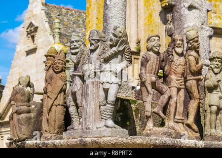 La France, Finistère, Saint Thegonnec, étape sur le chemin de Saint-Jacques de Compostelle, l'enclos paroissial du 16ème et 17ème siècles, le calvaire Banque D'Images