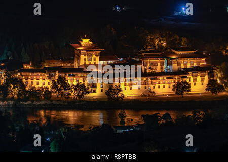 Punakha Dzong de nuit, Punakha, Bhoutan Banque D'Images