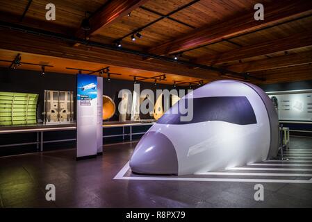 Canada, Québec, Estrie, Valcourt, Musée J. Armand Bombardier, musée consacré à l'inventeur de la motoneige moderne, Bombardier avions commerciaux à réaction Banque D'Images