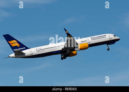 Icelandair avion Boeing 757 avion de ligne Avion airborne Banque D'Images