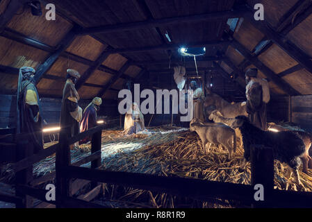 13 DEC 2018, Roumanie, Bucarest, Bible scène à Marché de Noël au Parlement européen. Une longue exposition de droit. Selective focus Banque D'Images
