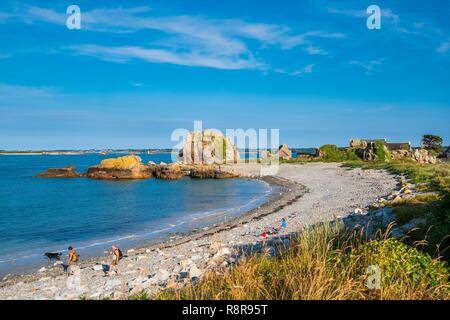 France, Cotes d'Armor, Plougrescant, Pors Hir beach sur le chemin de randonnée GR 34 Banque D'Images