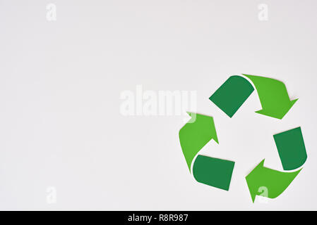 Pensez à l'avenir. Symbole de recyclage isolés à fond blanc Banque D'Images