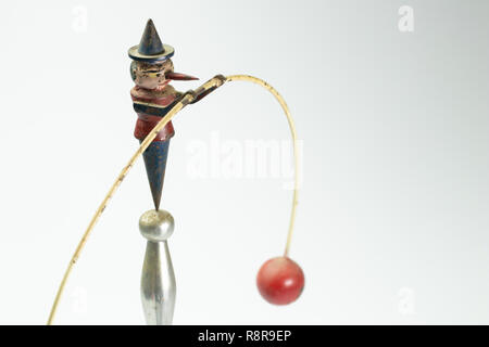 Pinocchio Vintage jouet pendule en équilibre de rotation Banque D'Images