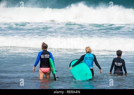 L'INDONÉSIE, Bali, Seminyak, Sud, cours de surf Banque D'Images