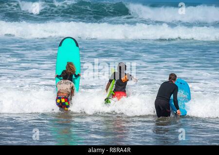 L'INDONÉSIE, Bali, Seminyak, Sud, cours de surf Banque D'Images