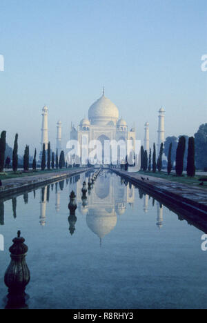 Taj Mahal septième merveille du monde, Agra, Uttar Pradesh, Inde Banque D'Images