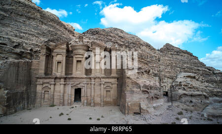 Ad-Deir-rock nabatéenne temple du I siècle, conservé près de la ville de pierre. un bâtiment monumental entièrement sculpté de la roche. UNESCO World Banque D'Images