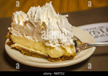 Tarte citron glacière est une des spécialités du Crystal Grill à Greenwood, Mississippi. Banque D'Images