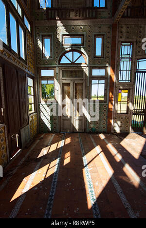 Les intérieurs d'un bâtiment à l'intérieur du village de Campanopolis éclectique. Gonzales Catan, Buenos Aires, Argentine. Banque D'Images