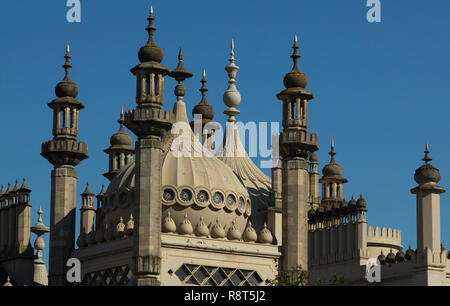 Détail de la partie supérieure des tours, un palais Royal Pavilion à Brighton, Angleterre, Grande-Bretagne Banque D'Images