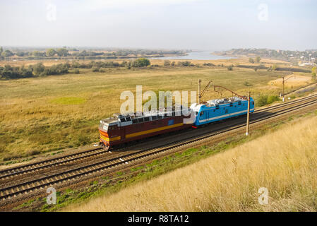 Novosibirsk, Russie - le 20 juillet 2018 : locomotive ou le moteur est un véhicule ferroviaire qui fournit la force motrice d'un train. Banque D'Images